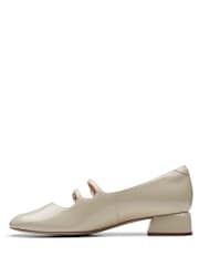 Clarks Cream Daiss Shine Shoes - Image 2 of 7
