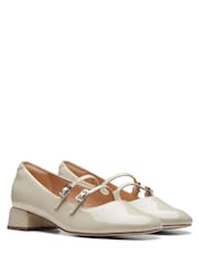 Clarks Cream Daiss Shine Shoes - Image 4 of 7