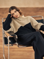 Camel Brown/Black Long sleeve Ribbed Cropped Jumper - Image 3 of 6