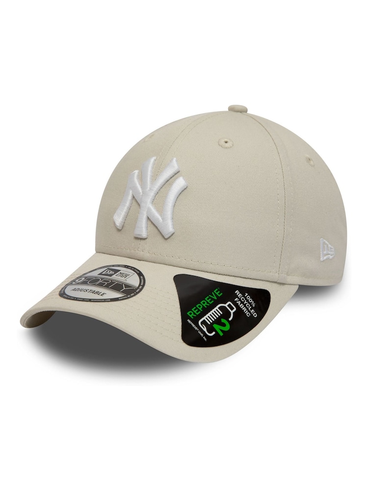 New Era New York Yankees Essential 9FORTY Cap - Image 1 of 5