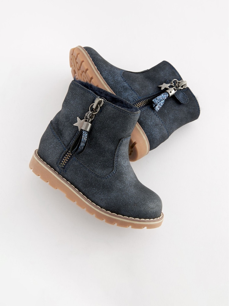 Marineblau schimmernd - Warm gefütterte Stiefel mit Quastendetail und Reißverschluss - Bild 1 von 6 Marineblau schimmernd - Warm gefütterte Stiefel mit Quastendetail und Reißverschluss - Bild 1 von 6