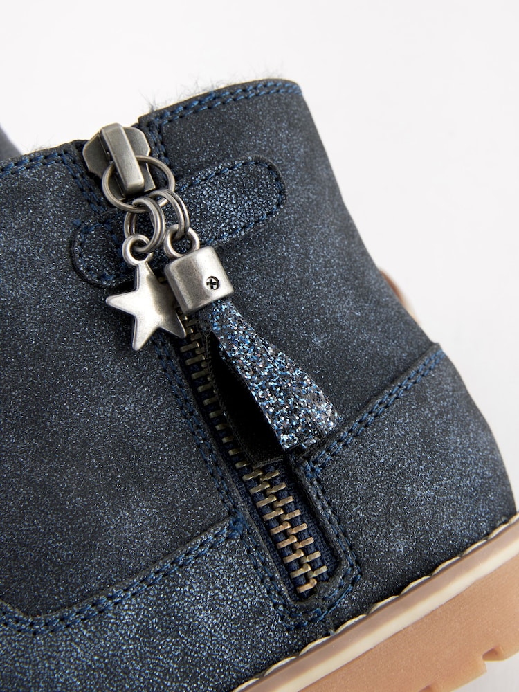 Marineblau schimmernd - Warm gefütterte Stiefel mit Quastendetail und Reißverschluss - Bild 6 von 6 Marineblau schimmernd - Warm gefütterte Stiefel mit Quastendetail und Reißverschluss - Bild 6 von 6