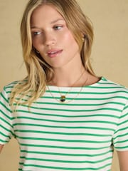 May Guhit na Krema at Berde - Joules Harbour Striped Boat Neck Breton Top - Larawan 3 ng 7