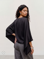Czarny - Satynowy top typu peleryna VERO MODA z długim rękawem i szalem - Obraz 4 z 5