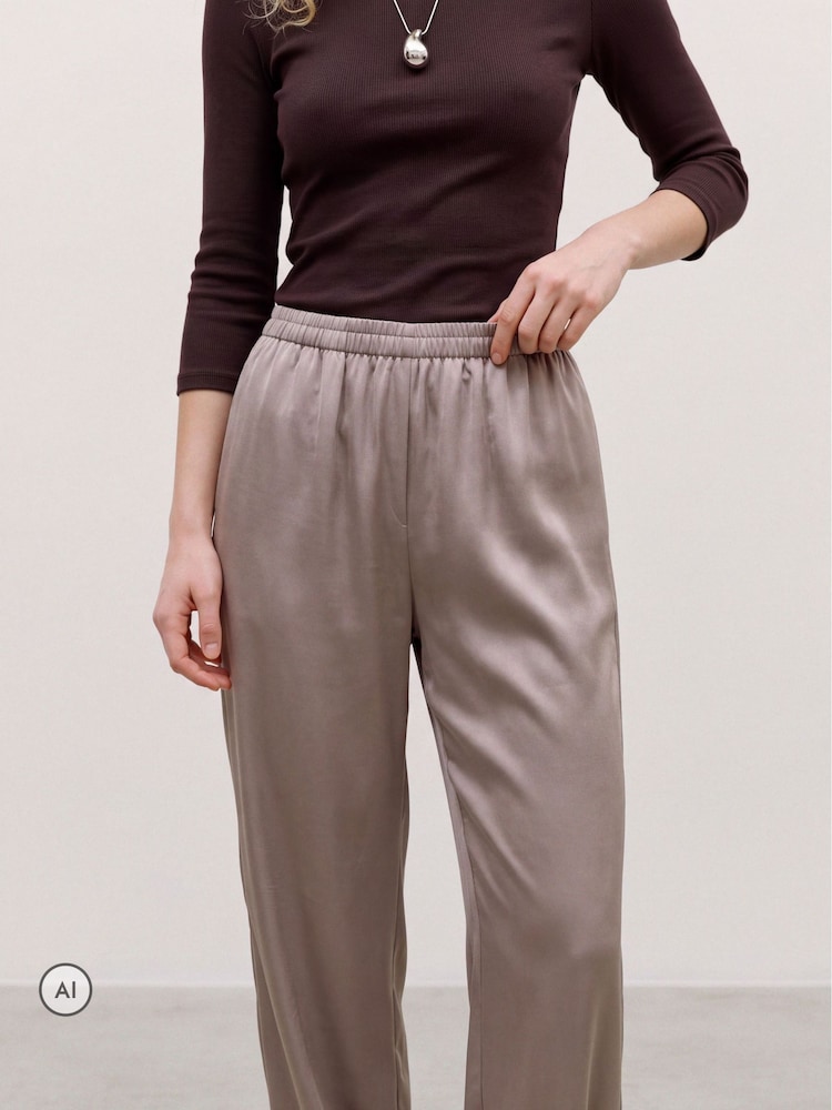 VERO MODA Satin Mid Rise Balloon Trousers - Obraz 2 z 5 VERO MODA Satin Mid Rise Balloon Trousers - Obraz 2 z 5