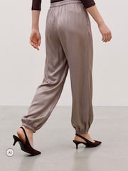 VERO MODA Satin Mid Rise Balloon Trousers - Obraz 3 z 5