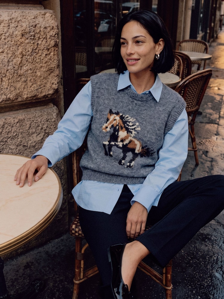 VERO MODA Grey Sleeveless Round Neck Horse Knitted Vest - Image 1 of 6 VERO MODA Grey Sleeveless Round Neck Horse Knitted Vest - Image 1 of 6