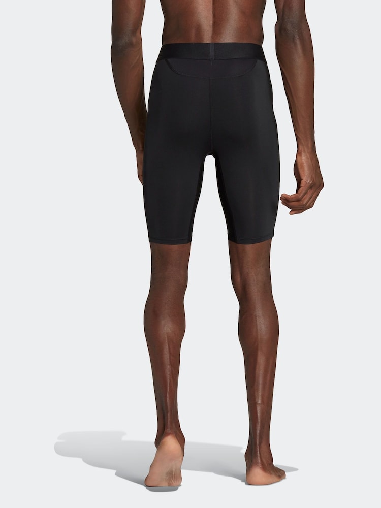 أسود - سروال ضيق وقصير Techfit Aeroready من Adidas - صورة 2 من 6 أسود - سروال ضيق وقصير Techfit Aeroready من Adidas - صورة 2 من 6