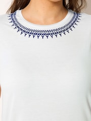 Yours Curve White Embroidered Detail Vest - Image 4 of 5