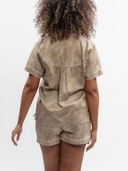 Fable and Eve Grey Wavy Contour Print Shorts Set - Image 2 of 3