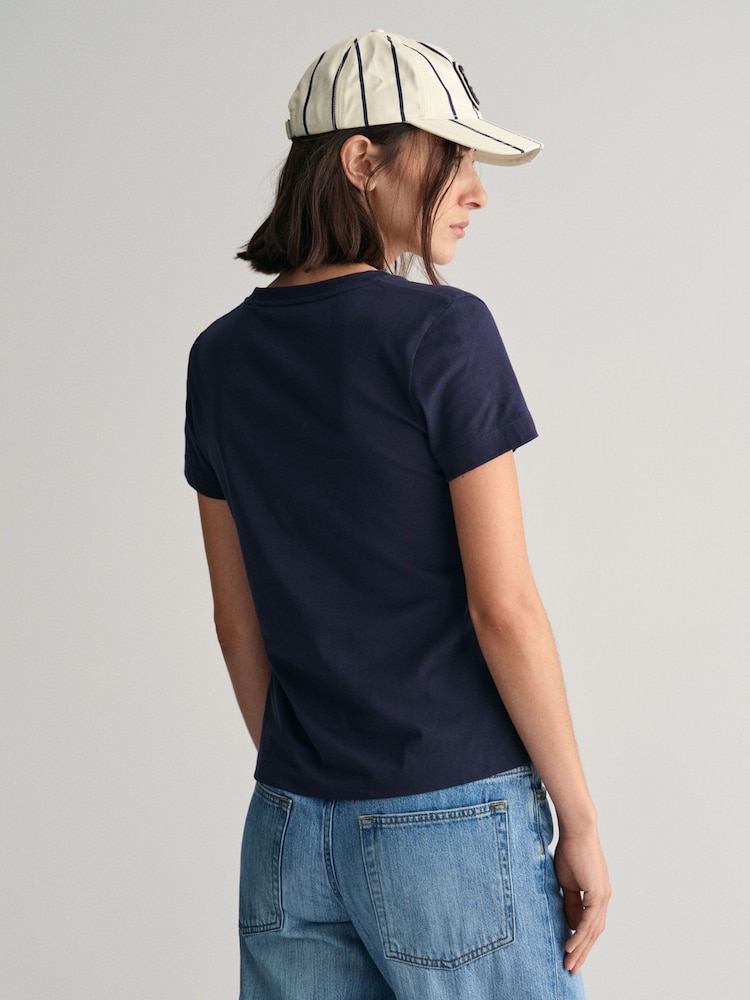 Blau - GANT Shield Logo T-Shirt mit V-Ausschnitt 100 % Baumwolle - Bild 2 von 6