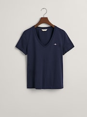 Blau - GANT Shield Logo T-Shirt mit V-Ausschnitt 100 % Baumwolle - Bild 5 von 6