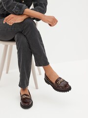 Jagodno rdeča - Mokasini z verižno obrobo Forever Comfort® - Slika 1 iz 7