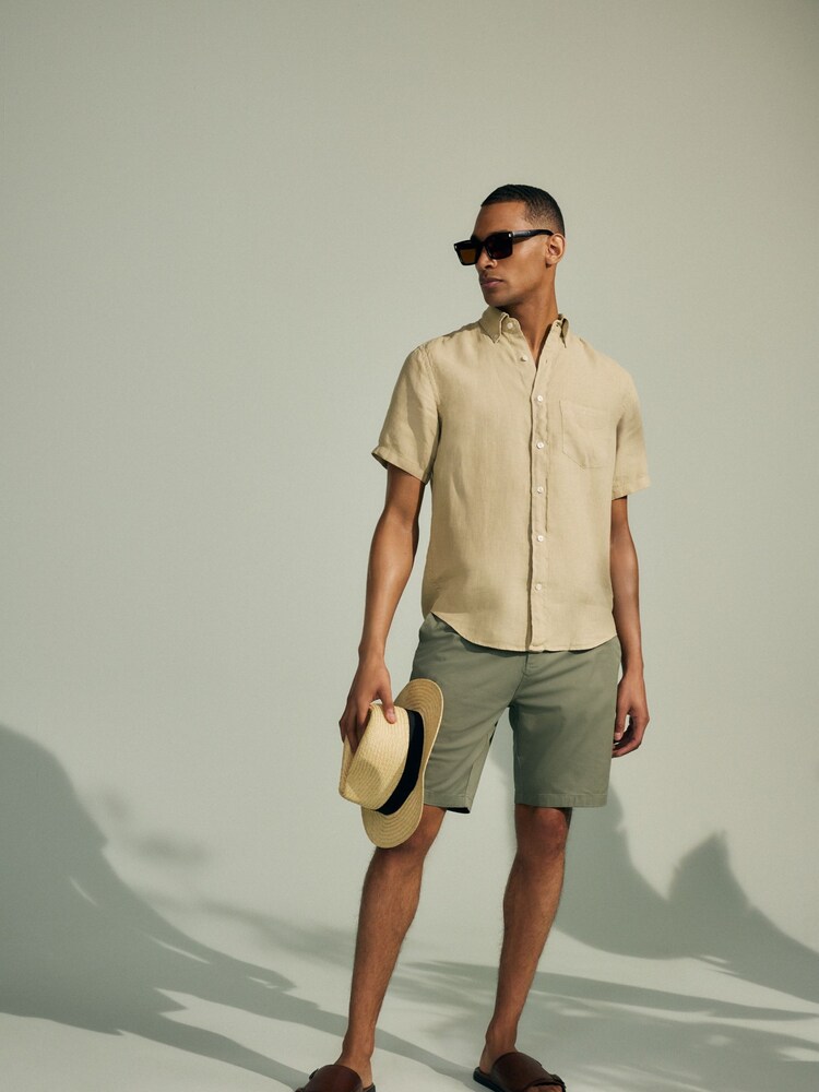 Naravni - GANT v standardnem kroju Garment-Dyed 100% perilo; platnen kratek rokav; s kratkimi rokavi srajce - Slika 1 iz 1 Naravni - GANT v standardnem kroju Garment-Dyed 100% perilo; platnen kratek rokav; s kratkimi rokavi srajce - Slika 1 iz 1