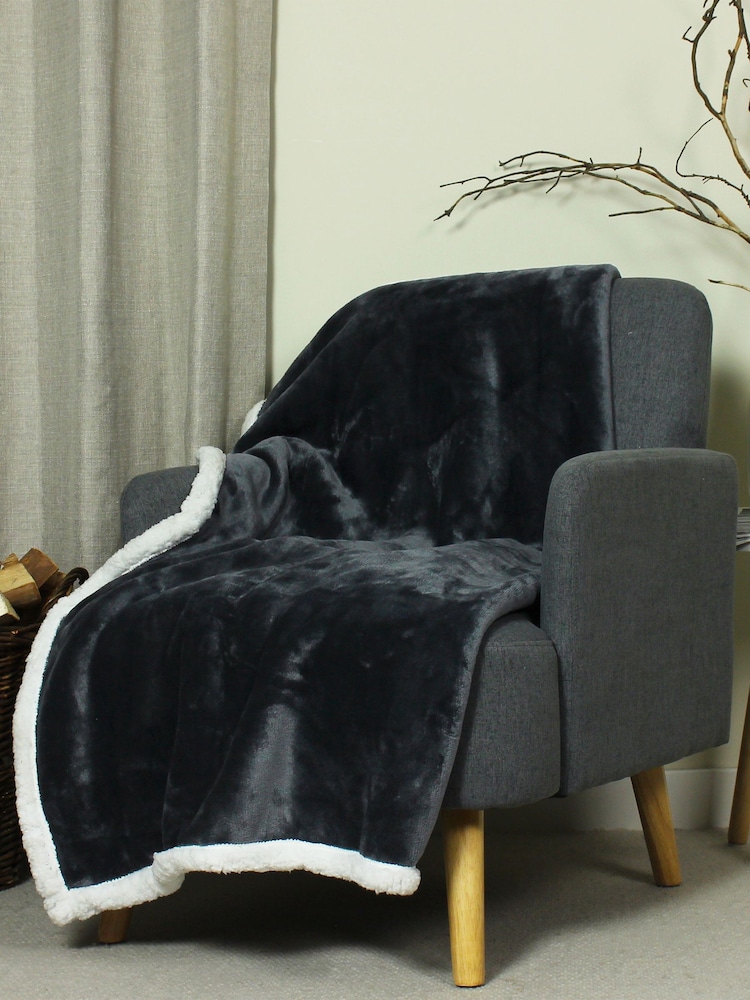 Riva Home Black Luxury Supersoft Deep Pile Sherpa Fleece Throw - Image 1 of 3
