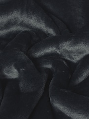 Riva Home Black Luxury Supersoft Deep Pile Sherpa Fleece Throw - Image 3 of 3