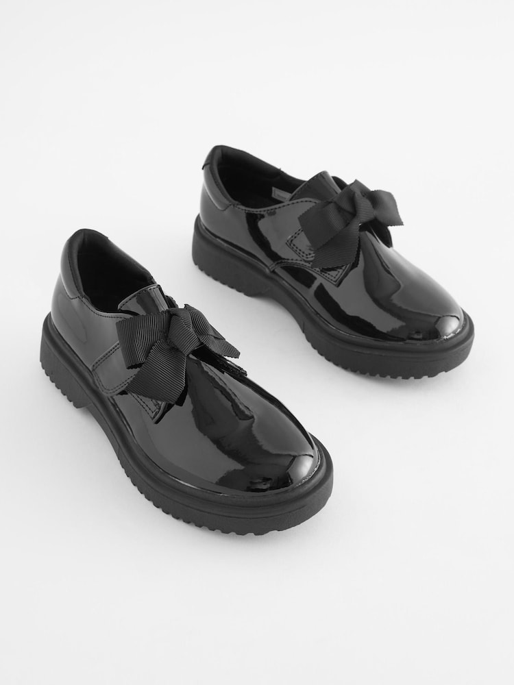 Schwarzes Lackleder - Schuhe mit Klettverschluss und Schleife - Bild 1 von 5