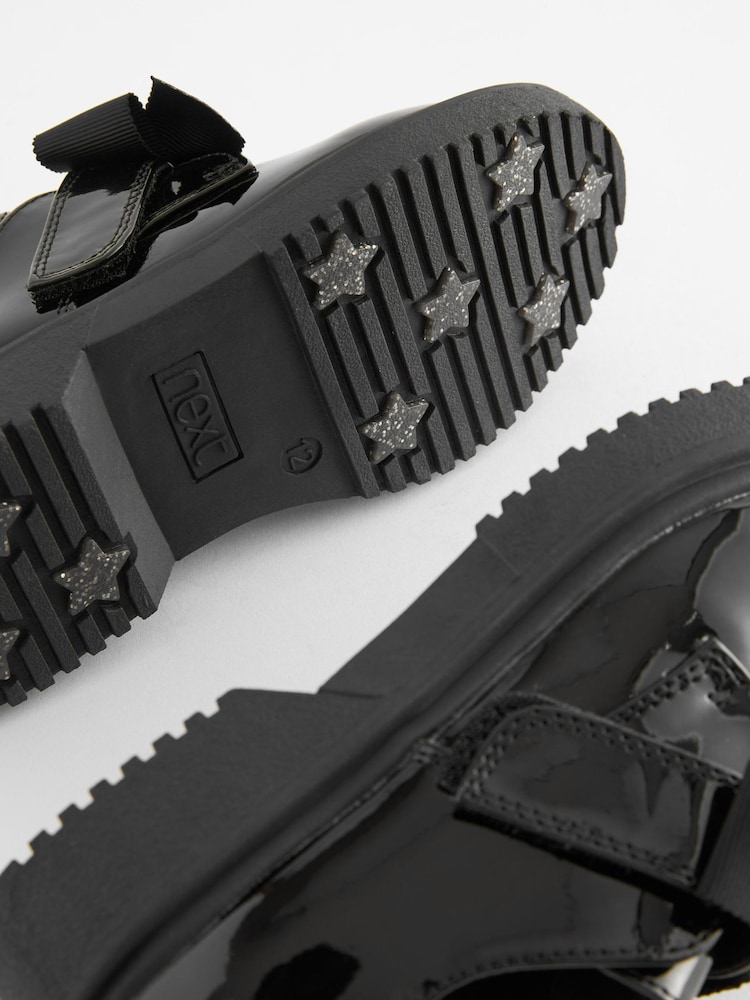 Schwarzes Lackleder - Schuhe mit Klettverschluss und Schleife - Bild 5 von 5