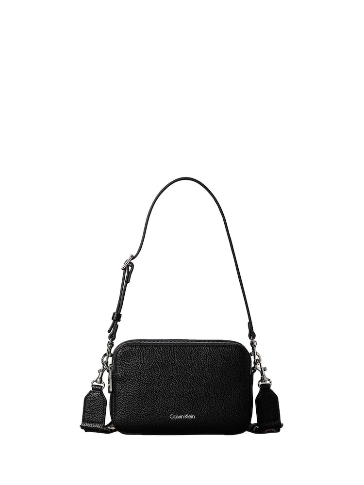 Sac à bandoulière avec logo Calvin Klein - Image 1 de 2 Sac à bandoulière avec logo Calvin Klein - Image 1 de 2