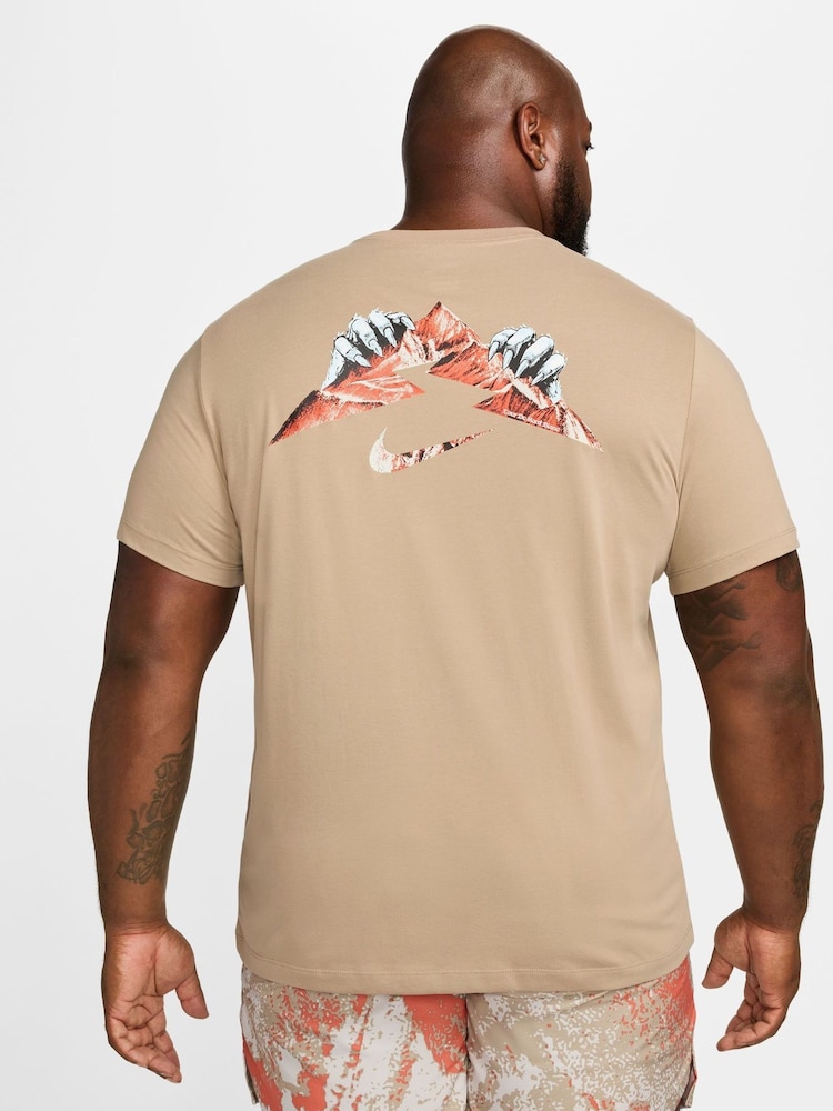 rjava - Tekaška kratka majica Nike Dri-FIT - Slika 2 iz 5