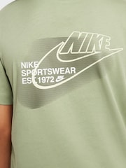 Grün - Nike T-Shirt mit Grafik - Bild 5 von 5