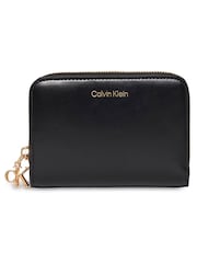 محفظة جلد بتقنية RFID ونقشة مونوغرام وتعليقة من Calvin Klein - صورة 4 من 4