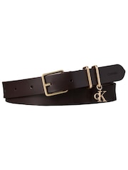 Cinturón de piel con charm y logotipo Signature de Calvin Klein - Imagen 1 de 3