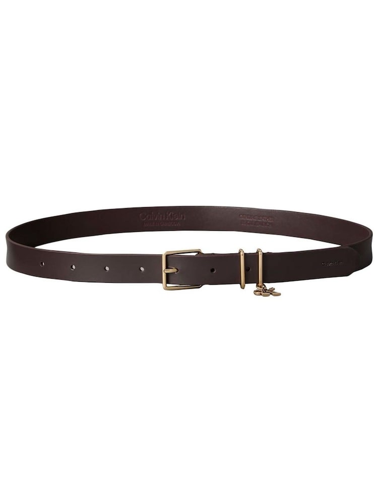 Cinturón de piel con charm y logotipo Signature de Calvin Klein - Imagen 2 de 3