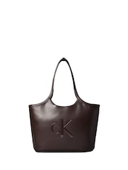 حقيبة Tote منقوشة بشعار Monogram من Calvin Klein - صورة 2 من 4
