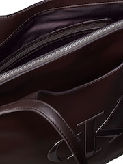 حقيبة Tote منقوشة بشعار Monogram من Calvin Klein - صورة 4 من 4