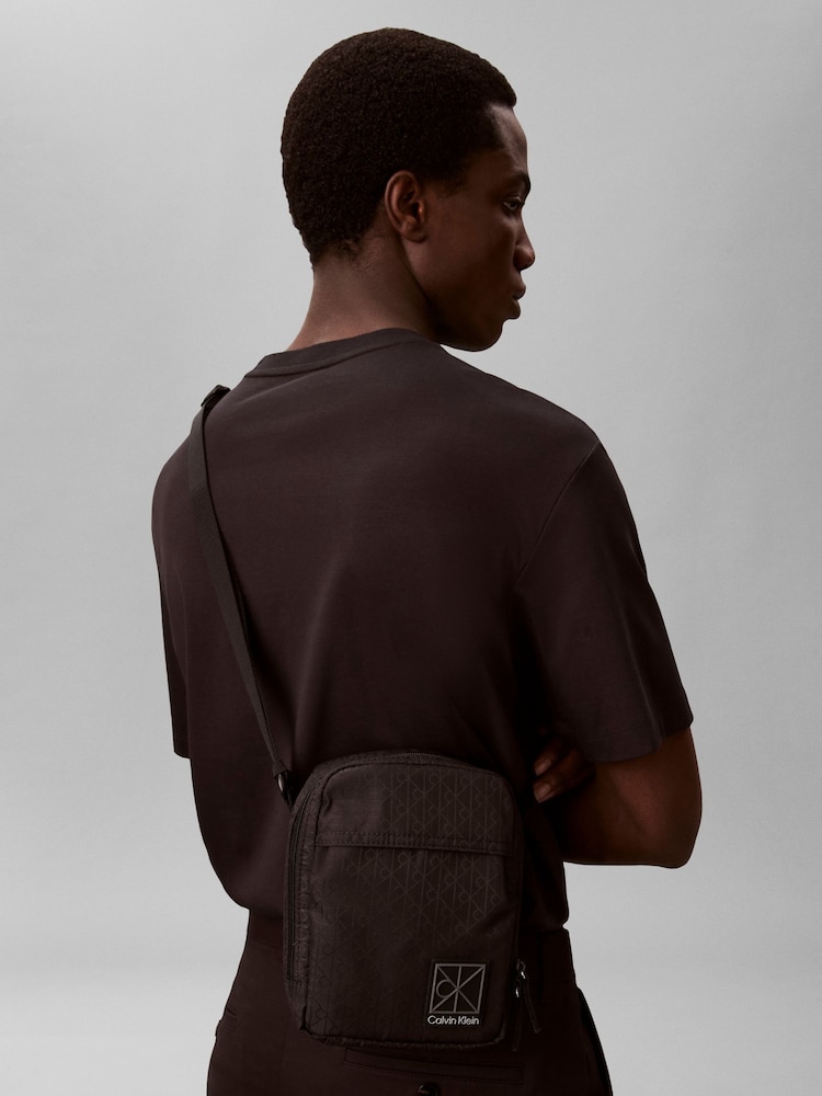 Calvin Klein Black Water Repellent Cross-Body Camera Bag - Image 6 of 6 Calvin Klein Black Water Repellent Cross-Body Camera Bag - Image 6 of 6