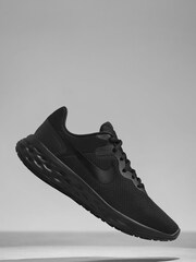 Schwarz - Nike Revolution 6 Laufschuhe - Bild 1 von 11