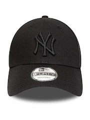 New Era® New York Yankees Essential 9FORTY 100% Cotton Cap - Image 1 of 5