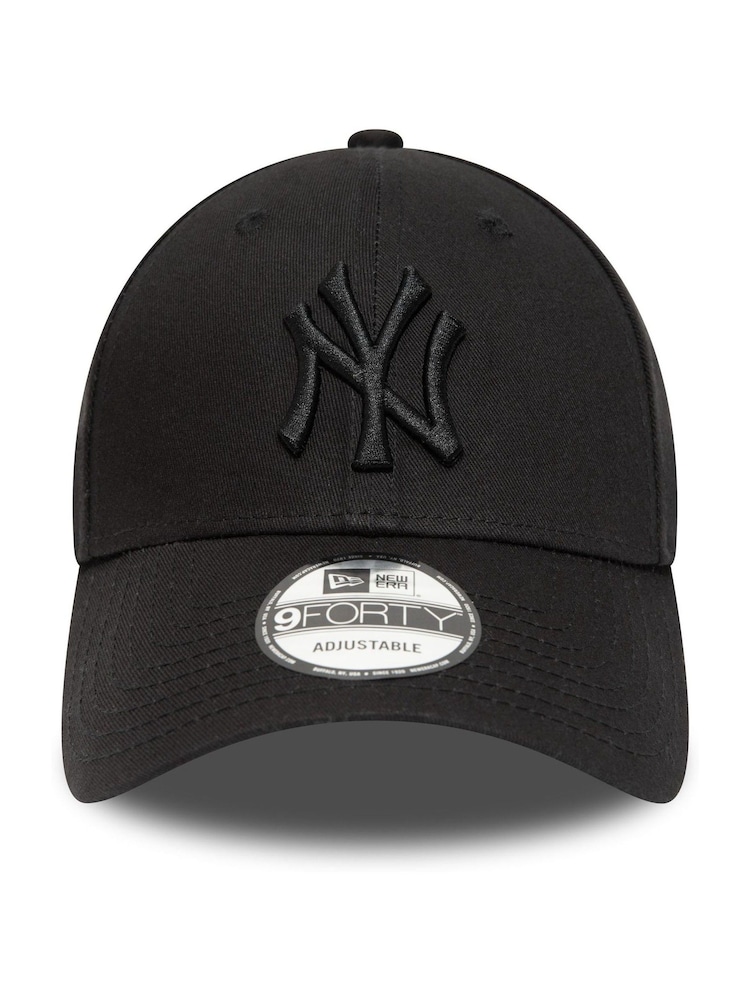 New Era® New York Yankees Essential 9FORTY 100% Cotton Cap - Image 1 of 5
