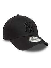 New Era® New York Yankees Essential 9FORTY 100% Cotton Cap - Image 4 of 5