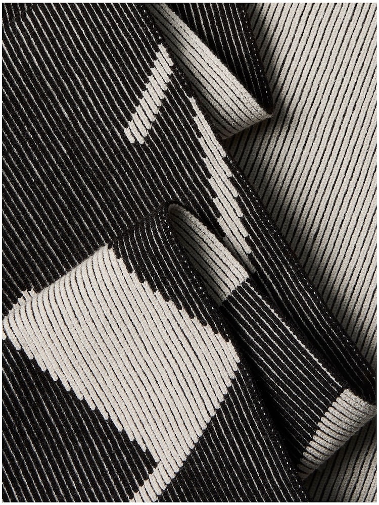 Calvin Klein Graphic Logo Scarf - Bild 2 von 3 Calvin Klein Graphic Logo Scarf - Bild 2 von 3