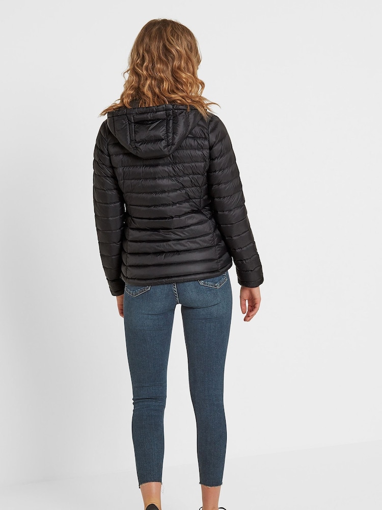 Schwarz - Tog 24 Drax Daunenjacke mit weitem Stehkragen - Bild 2 von 4 Schwarz - Tog 24 Drax Daunenjacke mit weitem Stehkragen - Bild 2 von 4