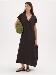 Hush Lottie Barrel Detail V-Neck Midi Dress - Larawan 1 ng 5