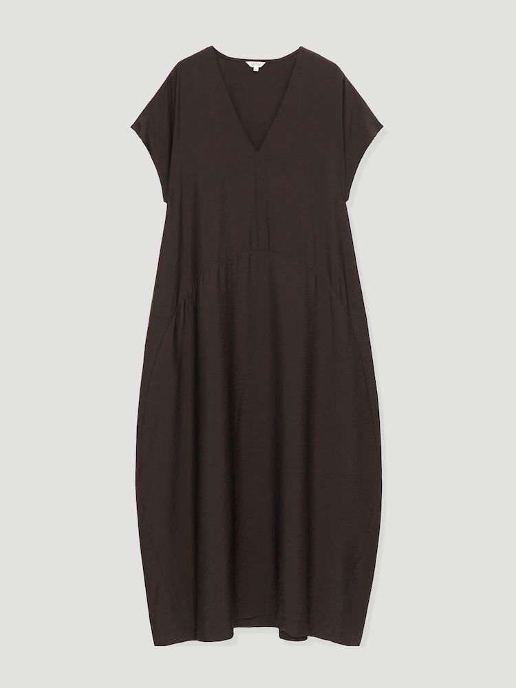 Hush Lottie Barrel Detail V-Neck Midi Dress - Larawan 5 ng 5 Hush Lottie Barrel Detail V-Neck Midi Dress - Larawan 5 ng 5