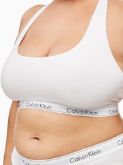 Blanco - Corpiño de talla grande en algodón con diseño moderno de Calvin Klein - Imagen 4 de 5