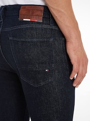 أزرق - جينز دنيم بقصة ضيقة تشكيلة Bleecker من Tommy Hilfiger - Image 3 of 5