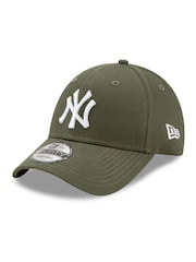 New Era® New York Yankees Essential 9FORTY 100% Cotton Cap - Image 1 of 6