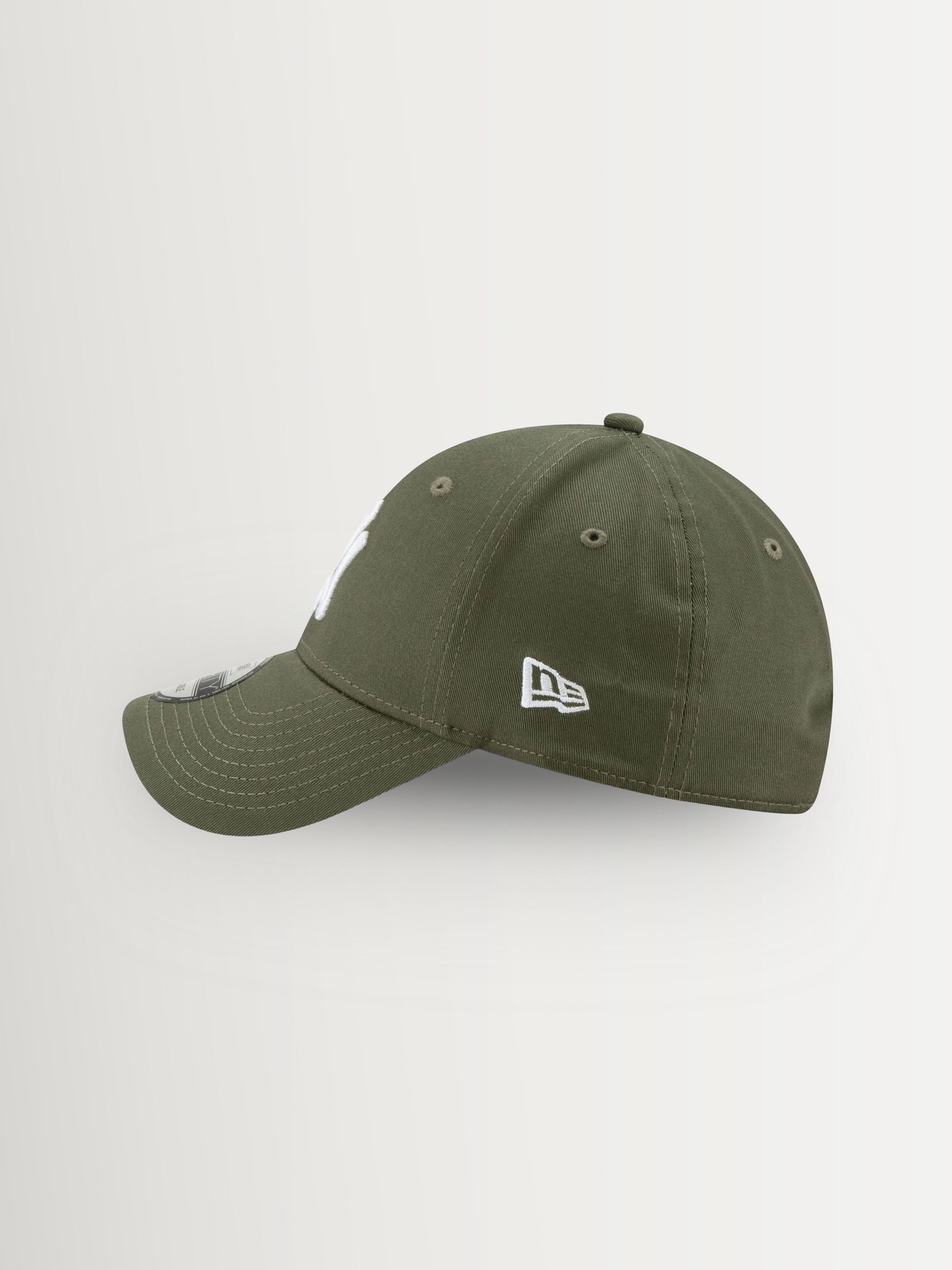 Buy New Era® New York Yankees Essential 9FORTY Cap from Next South