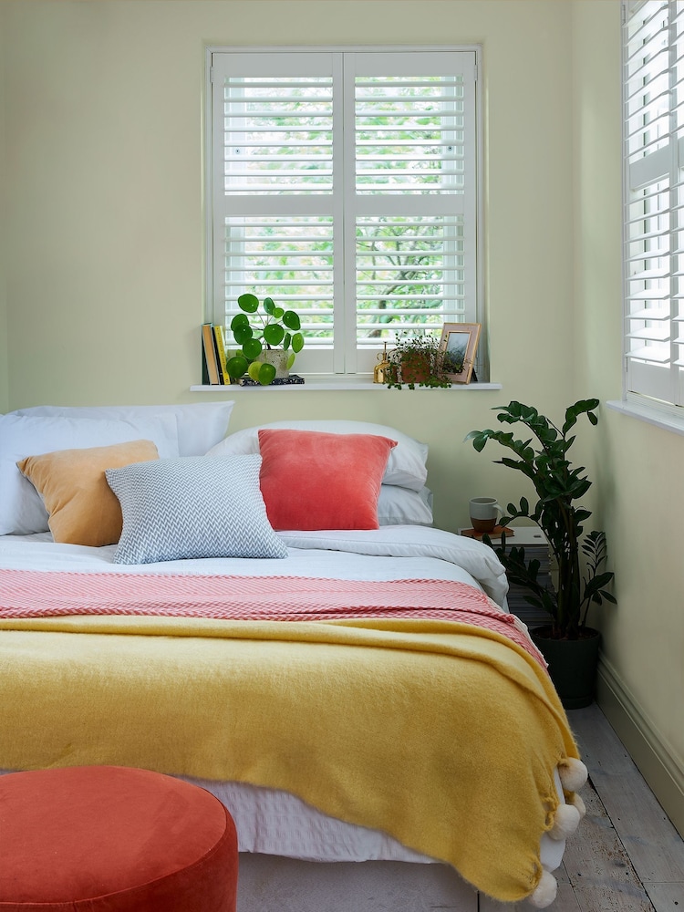 Laura Ashley Pale Hedgerow Green Matte Emulsion Paint - Image 1 of 4