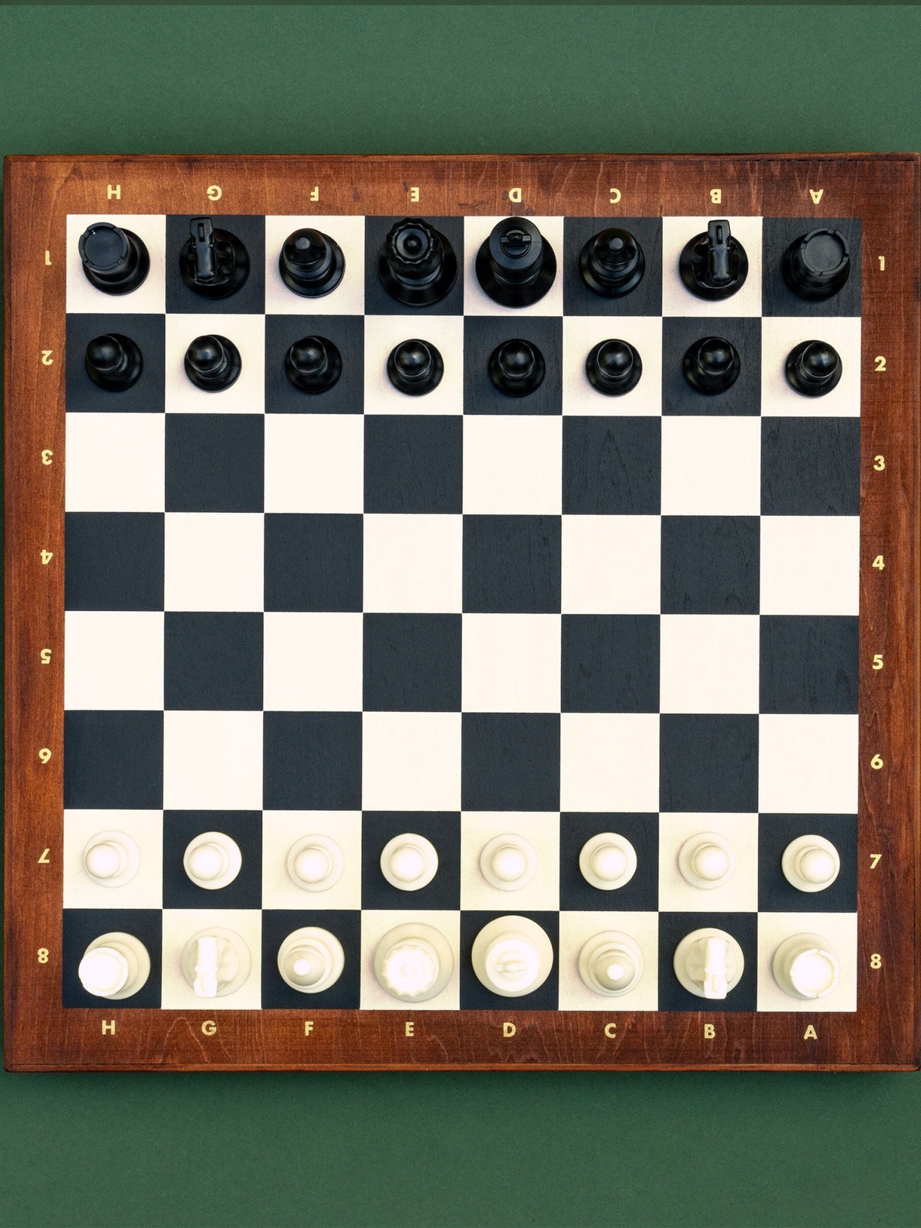 Suck UK Wooden Chess Set - 34 Pieces - Classic - Image 2