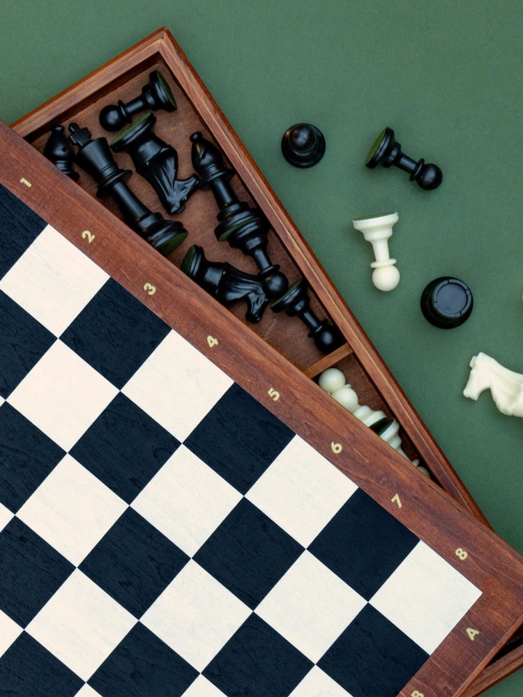 Suck UK Black Chess Deluxe - Image 2 of 6