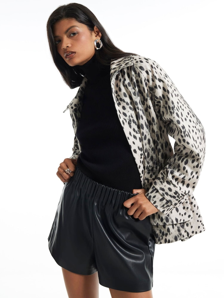 River Island Black Faux Leather Elasticated Runner Shorts - Image 2 of 4 River Island Black Faux Leather Elasticated Runner Shorts - Image 2 of 4