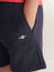 Κόκκινο - GANT Archive Shield T-Shirt & Sweat Shorts Set - Εικόνα 4 από 7