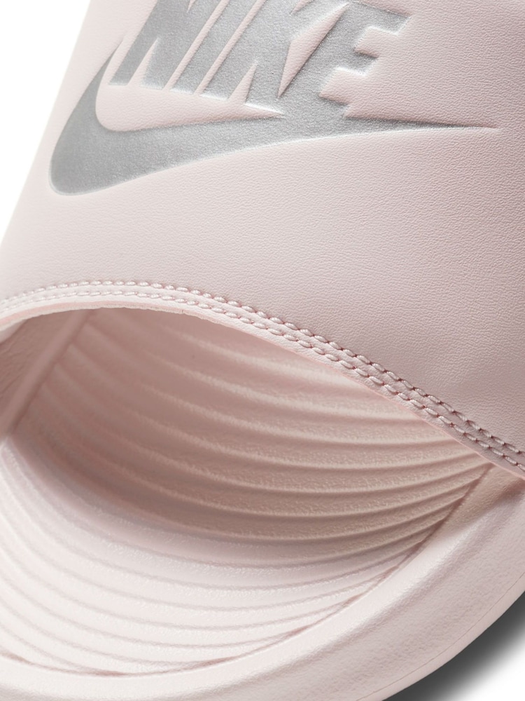 Rosa - Sandalias Victori One Shower de Nike - Imagen 6 de 6 Rosa - Sandalias Victori One Shower de Nike - Imagen 6 de 6