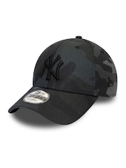 New Era® New York Yankees Essential 9FORTY 100% Cotton Cap - Image 1 of 3